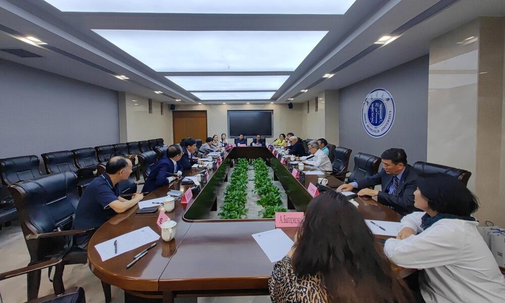 蒙古国科学院院长雷格德勒一行来访我校