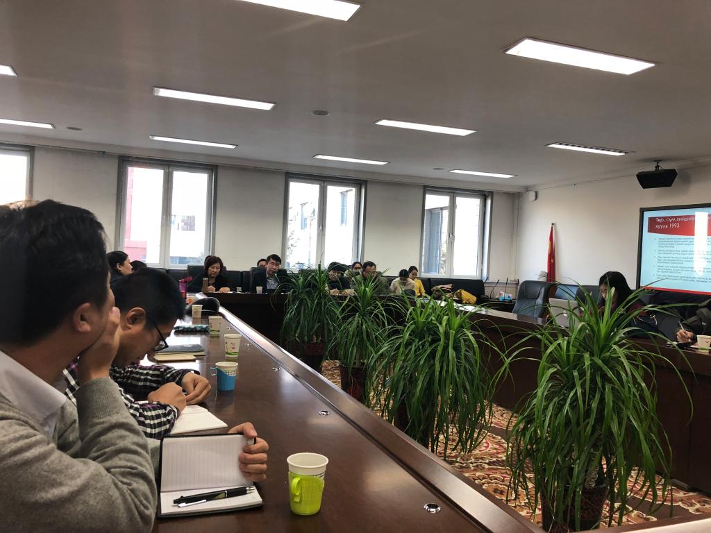 蒙古国科学院国际关系研究院德•巴扎尔道尔吉博士应邀来我中心进行学术讲座
